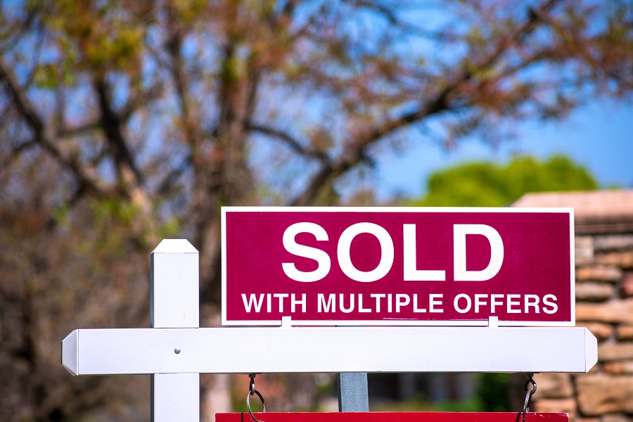 Sold sign claiming the house had multiple offers